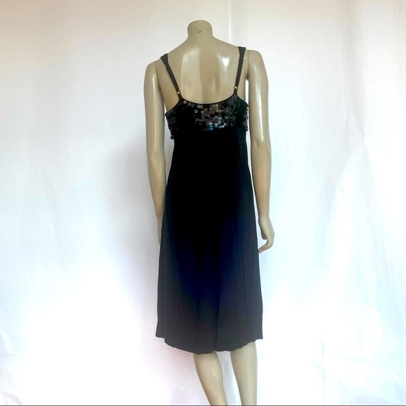 Hannah Jo With A Large Sequence Midi Dress - Picture 4 of 10